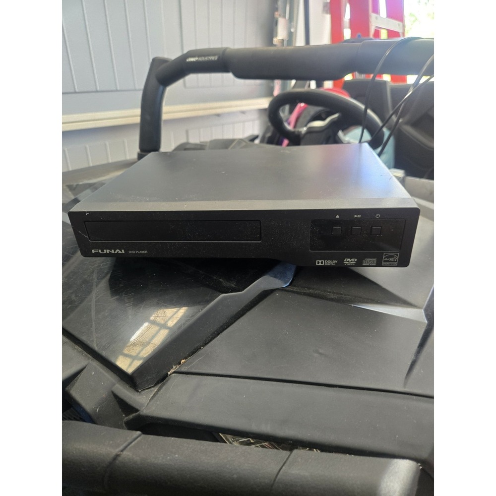 Funai DP100FX5 DVD Player  (NO REMOTE)